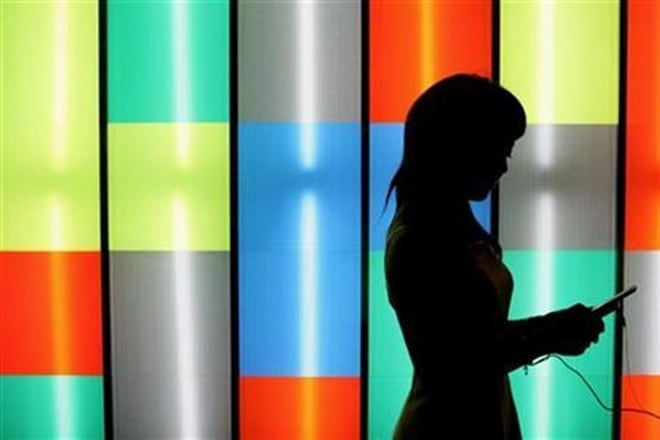 Alphabet Inc, Google Pixel, Customers, Smartphones