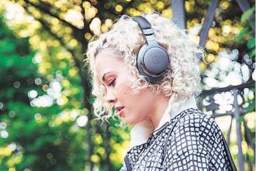 Audio Technica ATH-AR3BT, features of Audio Technica ATH-AR3BT, price of Audio Technica ATH-AR3BT, A R Rahman, mersal, Bluetooth headphone 