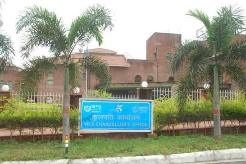 IGNOU December 2017 term end examination: The Indira Gandhi National Open University (IGNOU) on its official website released a notification regarding the December term end examinations 2017. The last date for accepting the examination form for December 2017 Term End Examination has been extended till 31st October 2017. The candidates can fill the application form without late fees before October 31 on the official website – ignou.ac.in. The fee for the exam is Rs 120 per course. After missing the deadline, the candidates can submit their exam form by November 15, 2017, with a late fee of Rs 1,000.