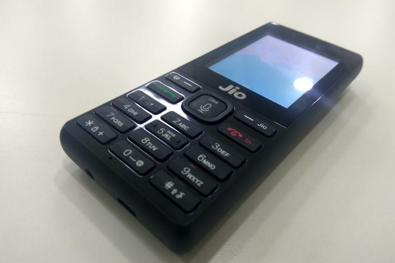 Jio Phones, airtel to launch handsets, idea to launch handsets, voda to launch handsets, Voda smartphones, VoLTE-supported 4G smartphone, RJio phones, Idea Cellular, Jio’s VoLTE-enabled feature phone, telecom companies in india