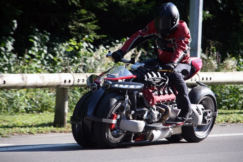 The four-wheel motorcycle can lean thanks to design and kinematics of its independent suspension. The first look will force one to ponder as to how will this motorcycle ever lean. But you see it in action and it becomes clear as the front end splits in order to allow leaning up to 30 degrees.