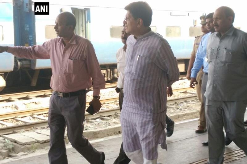 piyush goyal, railway minister, piyush goyal surprise visit, Kota Jan Shatabdi Express, Kota Jan Shatabdi Express pics, piyush goyal pics, piyush goyal inspection, indian railways