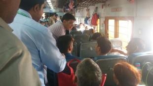 piyush goyal, railway minister, piyush goyal surprise visit, Kota Jan Shatabdi Express, Kota Jan Shatabdi Express pics, piyush goyal pics, piyush goyal inspection, indian railways