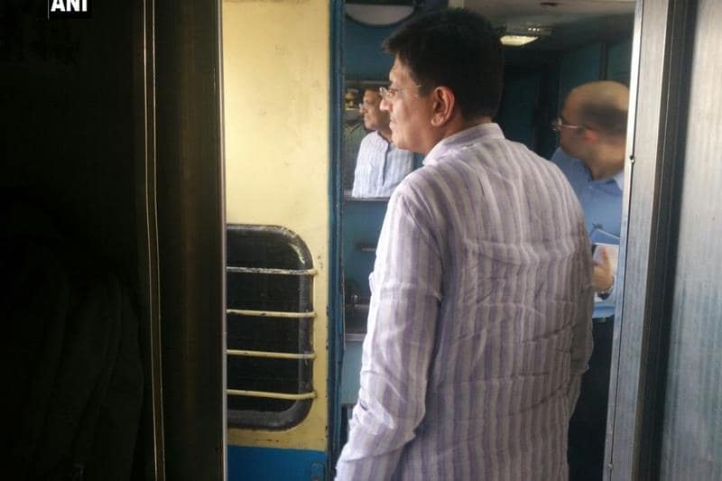 piyush goyal, railway minister, piyush goyal surprise visit, Kota Jan Shatabdi Express, Kota Jan Shatabdi Express pics, piyush goyal pics, piyush goyal inspection, indian railways
