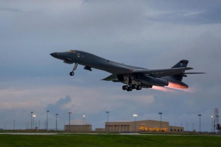 US miltary, Air Force B-1B Lancer bombers, Korean peninsula, south korea,  Guam, US bommbers,  Japan, F-15K fighters