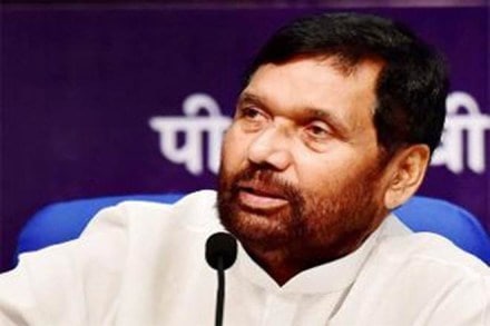 Ram Vilas Paswan, Consumer Affairs Minister, onion, tomato price, Mother Dairy outlets, trade data, retail price of onion