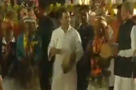 rahul gandhi timli dance, rahul gandhi gujarat timli dance, rahul gandhi traditional timli dance, rahul gandhi timli dance gujarat