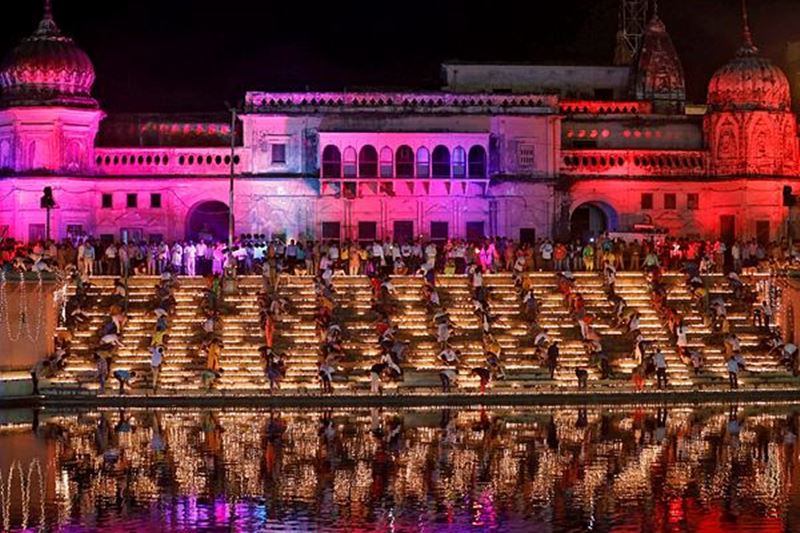 UP Cm adityanath, yogi adityantha, yofi adityanath diwali celebration, diwali celebration, diwali celebration in ayodhya pics, diwali celebration in ayodhya, deepotsav, earthen lamps, guiness book of world record, ramayan, diwali india,