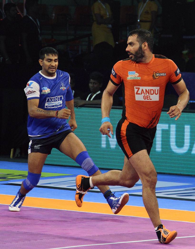 Surender Nada - 30-year-old Surender Nada has played 21 matches this season for Haryana Steelers. Nada holds the left corner position and with 74 successful tackles this season he has accumulated 80 tackle points under his belt. He has represented Indian National team in 2016 Kabaddi World Cup