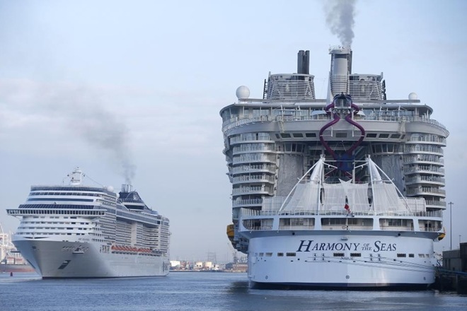Robot bartenders, biggest boat, largest cruise, largest ship, Symphony of the Seas, royal carribean, harmony of the seas