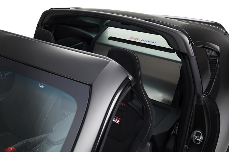 Toyota GR HV concept sports car gets the hybrid battery is mounted near the center of vehicle. Installing the heavy battery in the center contributes to improved performance as a sports car. Toyota is betting on the new targa top through which drivers can delight in the performance of THS-R in a genuine sports car while experiencing a sense of freedom.