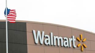 Wal-Mart Stores Inc, Wal-Mart Stores Inc walton family, walton family 5 billion dollars, Bloomberg, Amazon Jeff Bezos, Waltons bezos