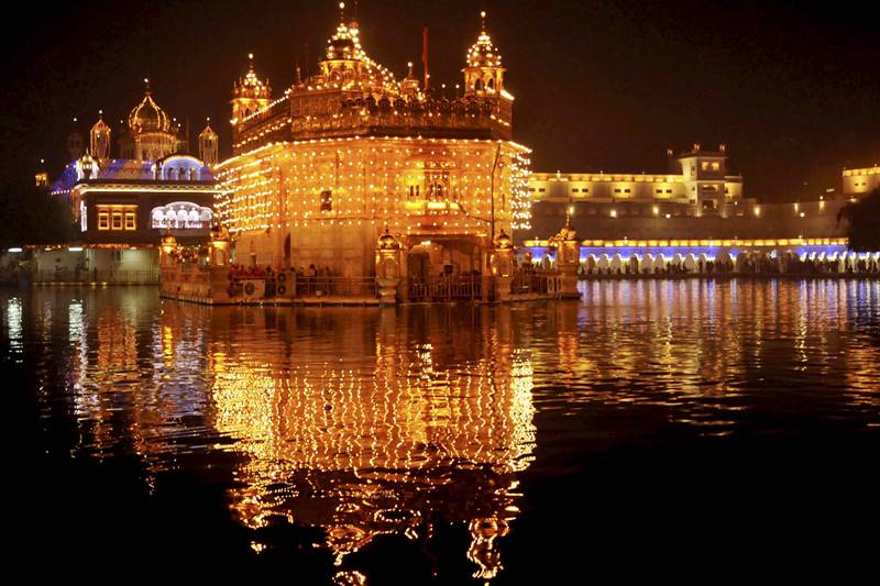 guru nanak jayanti, guru nanak jayanti 2017, guru nanak jayanti celebrations, guru nanak jayanti rituals, guru nanak jayanti gatka, guru nanak jayanti gurudwara, guru nanak jayanti india, guru nanak jayanti news, about guru nanak jayanti, guru nanak jayanti kritan, guru nanak jayanti nagar kirtan, guru nanak jayanti katha, guru nanak jayanti langar, Pakistan India Sikh, sikh, sikhs in india, guru nanak dev