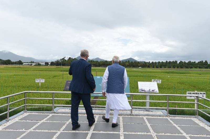 Narendra Modi in Philippines, Narendra Modi Philippines visit, Narendra Modi in manila, pm modi, pm narendra modi, PM visits rice research institute, latest news, latest pics, modi photos, modi in philippines photos