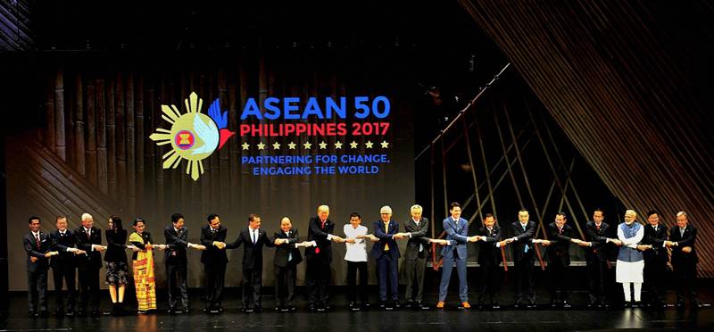ASEAN summit in Manila, Donald Trump baffled, donald trump, narendra modi, pm modi live, asean summit live, manila, asean summit news, asean summit update, modi news, modi update, modi video, modi speech, modi trump meet, donald trump funny, modi funny, us, china, japan, doklam, modi doklam, south china sea, australia