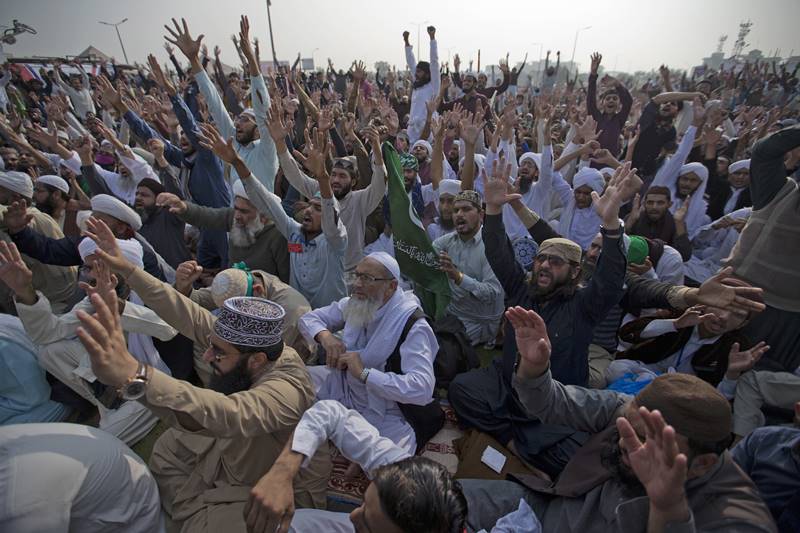 pakistan, islamabad, Tehreek-e-Labaik, Islamist party Tehreek-e-Labaik, Islamist party, Zahid Hamid, protest, protest in pakistan, terrorist, terrorism
