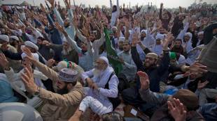 pakistan, islamabad, Tehreek-e-Labaik, Islamist party Tehreek-e-Labaik, Islamist party, Zahid Hamid, protest, protest in pakistan, terrorist, terrorism
