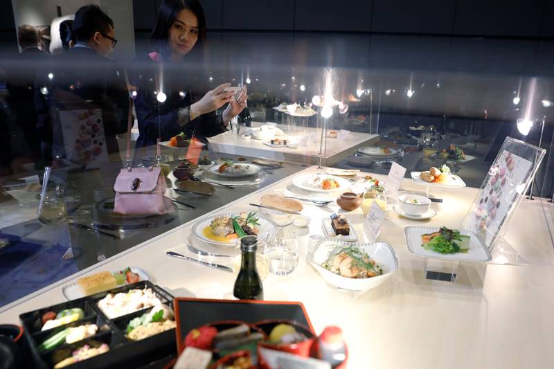 singapore airlines, Airbus A380, first class suites, luxurious suites, economy class, premium airlines, Etihad Airways, Emirates, A380s, first class seats