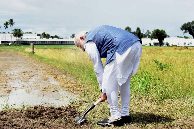 Narendra Modi in Philippines, Narendra Modi Philippines visit, Narendra Modi in manila, pm modi, pm narendra modi, PM visits rice research institute, latest news, latest pics, modi photos, modi in philippines photos