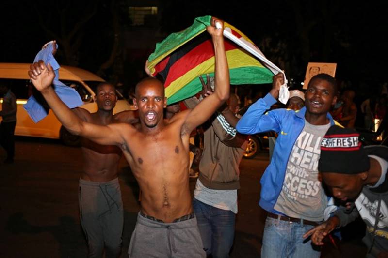 robert mugabe, robert mugabe resigns, Zimbabwe, Zimbabwe celebrates, south africa, mugabe, mugabe life, mugabe wife, mugabe rule, mugabe rule ends, zimbabwe latest news