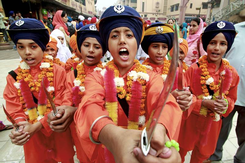 guru nanak jayanti, guru nanak jayanti 2017, guru nanak jayanti celebrations, guru nanak jayanti rituals, guru nanak jayanti gatka, guru nanak jayanti gurudwara, guru nanak jayanti india, guru nanak jayanti news, about guru nanak jayanti, guru nanak jayanti kritan, guru nanak jayanti nagar kirtan, guru nanak jayanti katha, guru nanak jayanti langar, Pakistan India Sikh, sikh, sikhs in india, guru nanak dev