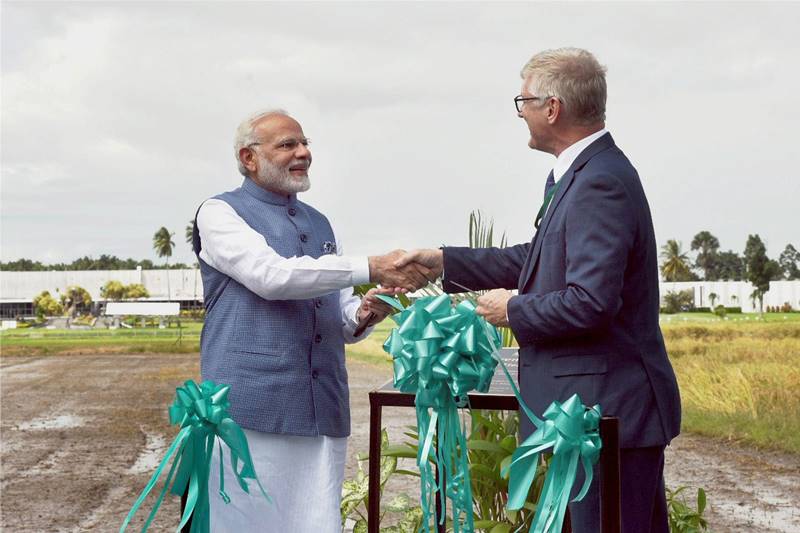 Narendra Modi in Philippines: PM visits rice research institute, meets ...