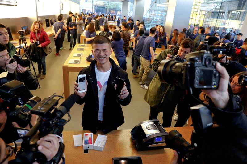 apple, apple iphone x, iphone x, iphone x in stores, iphone x launce, iphone x on sale, iphone x, apple store, buy iphone x, buy apple iphone x