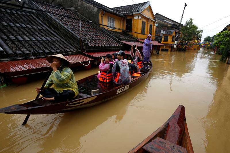 Typhoon Damrey, Typhoon, Damrey, Vietnam, storm, floods, powerful typhoon, typhoon damrey hits vietnam, vietnam hit by Typhoon Damrey, flooding, Asia-Pacific summit, economic summit, death toll