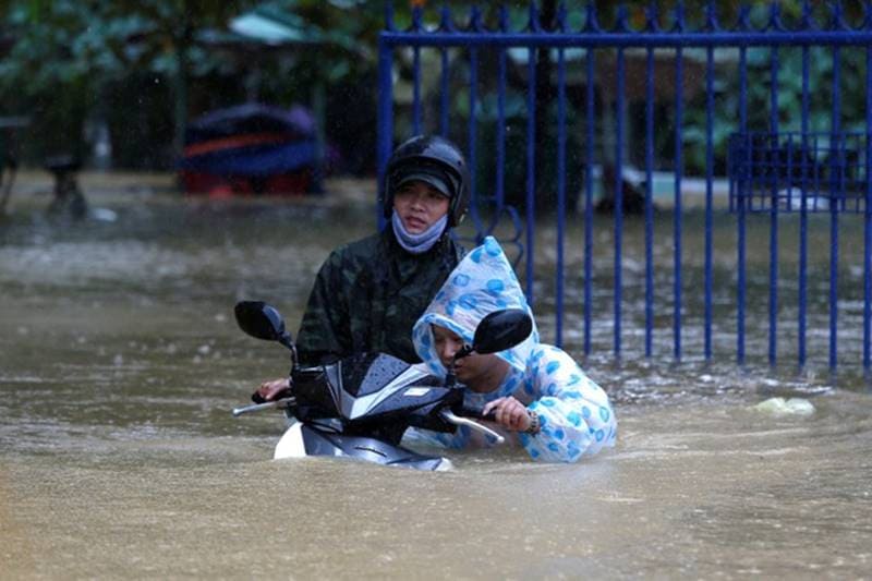Typhoon Damrey, Typhoon, Damrey, Vietnam, storm, floods, powerful typhoon, typhoon damrey hits vietnam, vietnam hit by Typhoon Damrey, flooding, Asia-Pacific summit, economic summit, death toll