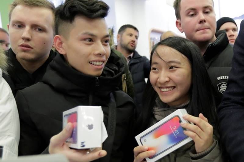 apple, apple iphone x, iphone x, iphone x in stores, iphone x launce, iphone x on sale, iphone x, apple store, buy iphone x, buy apple iphone x