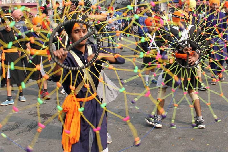 guru nanak jayanti, guru nanak jayanti 2017, guru nanak jayanti celebrations, guru nanak jayanti rituals, guru nanak jayanti gatka, guru nanak jayanti gurudwara, guru nanak jayanti india, guru nanak jayanti news, about guru nanak jayanti, guru nanak jayanti kritan, guru nanak jayanti nagar kirtan, guru nanak jayanti katha, guru nanak jayanti langar, Pakistan India Sikh, sikh, sikhs in india, guru nanak dev