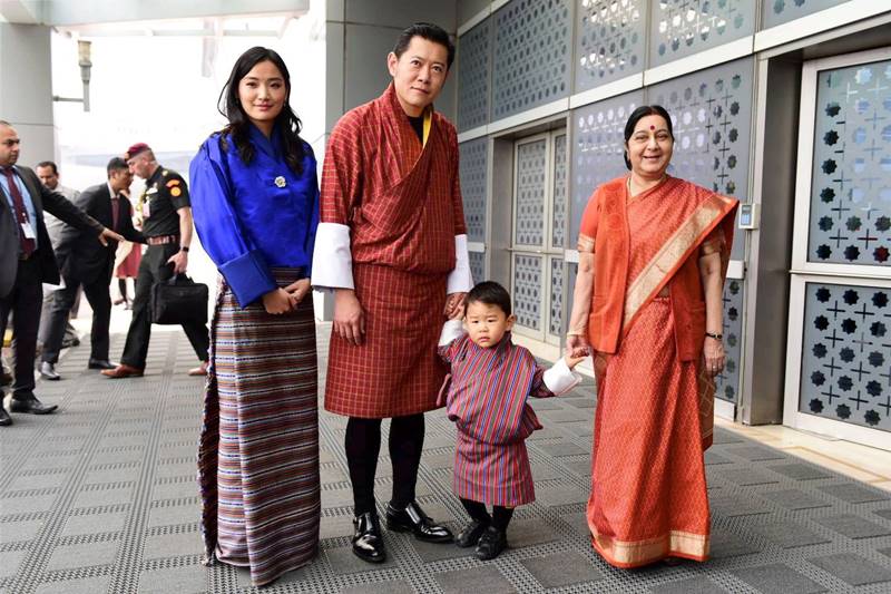 bhutan king, pm narendra modi, pm modi, modi, Jigme Khesar Namgyel Wangchuck, Jetsun Pema Wangchuck, Jigme Namgyel Wangchuck, FIFA U-17 World Cup, bhutan king meets pm modi