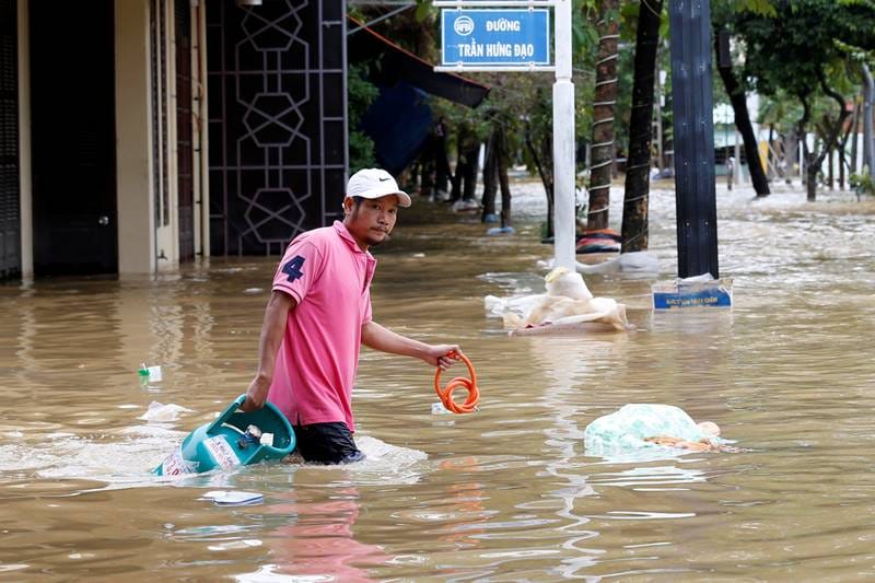 Typhoon Damrey, Typhoon, Damrey, Vietnam, storm, floods, powerful typhoon, typhoon damrey hits vietnam, vietnam hit by Typhoon Damrey, flooding, Asia-Pacific summit, economic summit, death toll