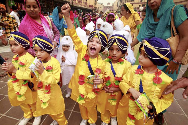 guru nanak jayanti, guru nanak jayanti 2017, guru nanak jayanti celebrations, guru nanak jayanti rituals, guru nanak jayanti gatka, guru nanak jayanti gurudwara, guru nanak jayanti india, guru nanak jayanti news, about guru nanak jayanti, guru nanak jayanti kritan, guru nanak jayanti nagar kirtan, guru nanak jayanti katha, guru nanak jayanti langar, Pakistan India Sikh, sikh, sikhs in india, guru nanak dev