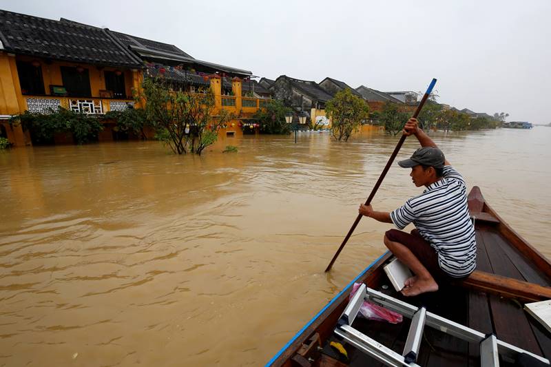 Typhoon Damrey, Typhoon, Damrey, Vietnam, storm, floods, powerful typhoon, typhoon damrey hits vietnam, vietnam hit by Typhoon Damrey, flooding, Asia-Pacific summit, economic summit, death toll