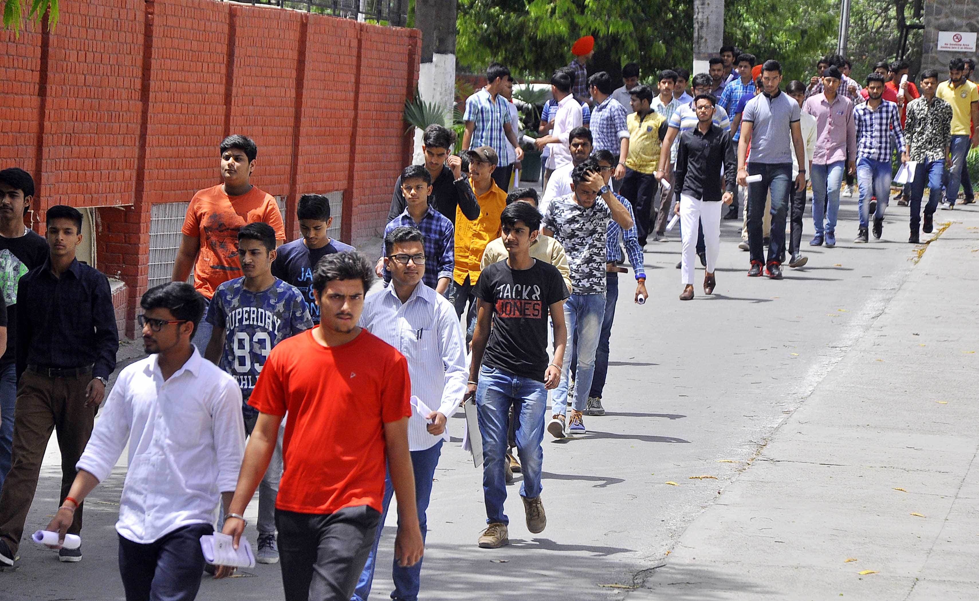 CAT, CAT 2017, CAT 2017 exam, iimcat.ac.in, CAT 2017 exam date, CAT 2017 exam dos and donts, CAT exam list of Dos, CAT exam list of Don’ts, CAT, cat 2017 rews, cat 2017 admit card, cat 2017 last minute tips, IIM ahmedabad, IIM bengaluru, IIM calcutta, IIM indore, IIM shillong, IIM lucknow, Indian Institute of Management, Common Admission Test CAT 2017, Mobiles, electronic gadgets, watches, calculators, papers, wallets, goggles, stationery items,
