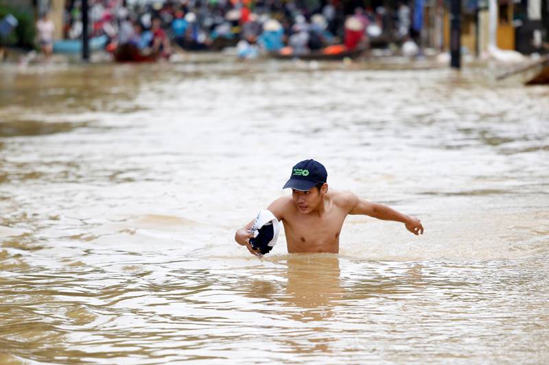 Typhoon Damrey, Typhoon, Damrey, Vietnam, storm, floods, powerful typhoon, typhoon damrey hits vietnam, vietnam hit by Typhoon Damrey, flooding, Asia-Pacific summit, economic summit, death toll