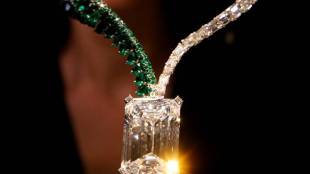diamond, giant diamond, Geneva auction, diamond at Geneva auction, pink diamond, emerald necklace, necklace, Le Grand Mazarin, Swiss jeweler de Grisogono, auction
