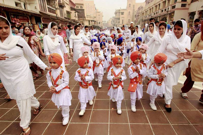 guru nanak jayanti, guru nanak jayanti 2017, guru nanak jayanti celebrations, guru nanak jayanti rituals, guru nanak jayanti gatka, guru nanak jayanti gurudwara, guru nanak jayanti india, guru nanak jayanti news, about guru nanak jayanti, guru nanak jayanti kritan, guru nanak jayanti nagar kirtan, guru nanak jayanti katha, guru nanak jayanti langar, Pakistan India Sikh, sikh, sikhs in india, guru nanak dev