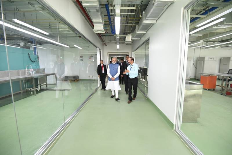 Narendra Modi in Philippines, Narendra Modi Philippines visit, Narendra Modi in manila, pm modi, pm narendra modi, PM visits rice research institute, latest news, latest pics, modi photos, modi in philippines photos