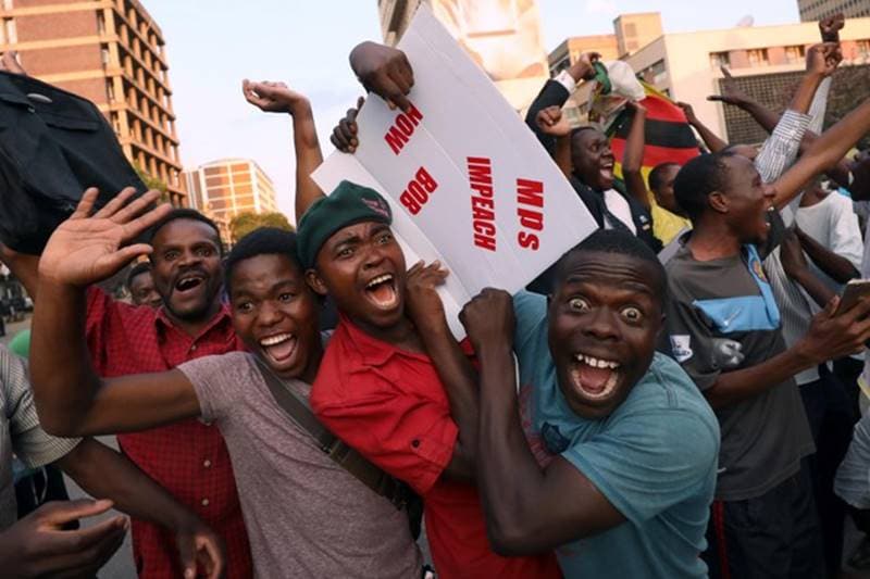 robert mugabe, robert mugabe resigns, Zimbabwe, Zimbabwe celebrates, south africa, mugabe, mugabe life, mugabe wife, mugabe rule, mugabe rule ends, zimbabwe latest news