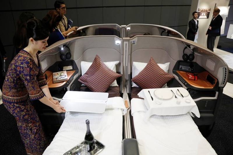 singapore airlines, Airbus A380, first class suites, luxurious suites, economy class, premium airlines, Etihad Airways, Emirates, A380s, first class seats