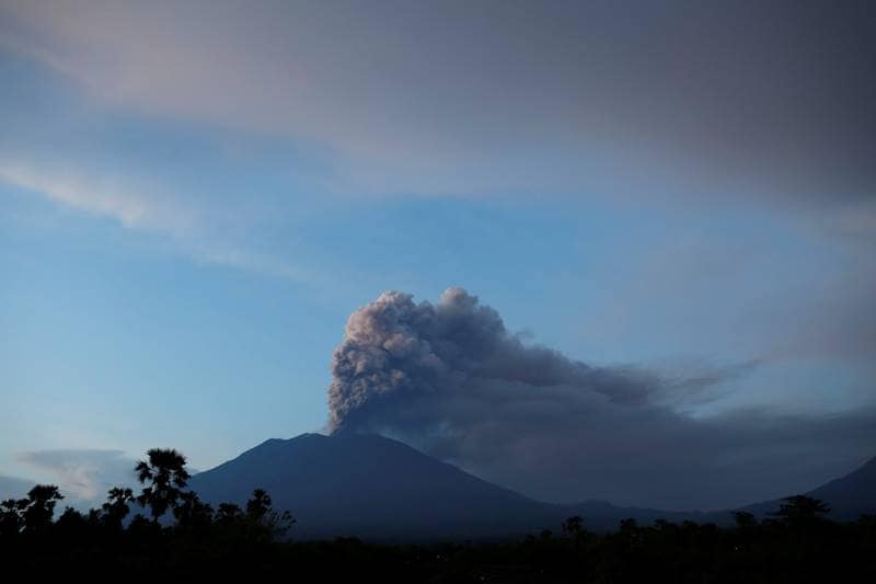 Mount Agung bali, Mount Agung live, Mount Agung volcano eruption, agung volcano, agung mountain, volcano in bali, Mount Agung volcano erupts in Karangasem, Mount Agung volcano, Karangasem, bali, Indonesia, Mount Agung latest