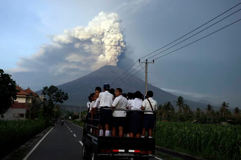 Mount Agung bali, Mount Agung live, Mount Agung volcano eruption, agung volcano, agung mountain, volcano in bali, Mount Agung volcano erupts in Karangasem, Mount Agung volcano, Karangasem, bali, Indonesia, Mount Agung latest