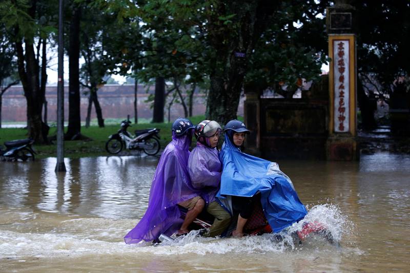Typhoon Damrey, Typhoon, Damrey, Vietnam, storm, floods, powerful typhoon, typhoon damrey hits vietnam, vietnam hit by Typhoon Damrey, flooding, Asia-Pacific summit, economic summit, death toll