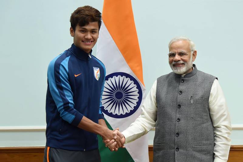 modi, pm modi, pm narendra modi, narendra modi, FIFA U-17 World Cup, football, football players, footballers, FIFA, india, game, players, young players, sports, sports india, sports pics, sports news