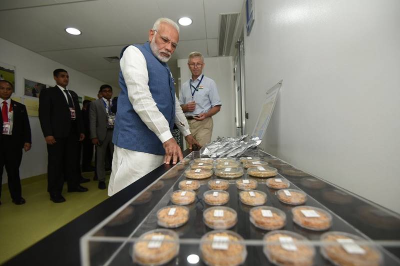 Narendra Modi in Philippines, Narendra Modi Philippines visit, Narendra Modi in manila, pm modi, pm narendra modi, PM visits rice research institute, latest news, latest pics, modi photos, modi in philippines photos