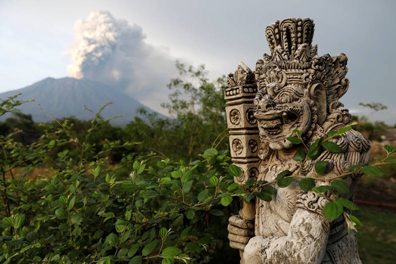 Mount Agung bali, Mount Agung live, Mount Agung volcano eruption, agung volcano, agung mountain, volcano in bali, Mount Agung volcano erupts in Karangasem, Mount Agung volcano, Karangasem, bali, Indonesia, Mount Agung latest