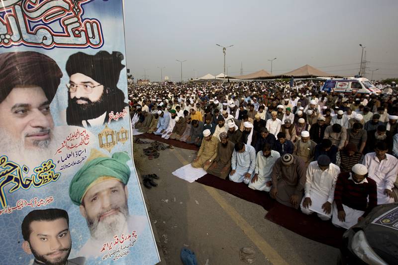 pakistan, islamabad, Tehreek-e-Labaik, Islamist party Tehreek-e-Labaik, Islamist party, Zahid Hamid, protest, protest in pakistan, terrorist, terrorism