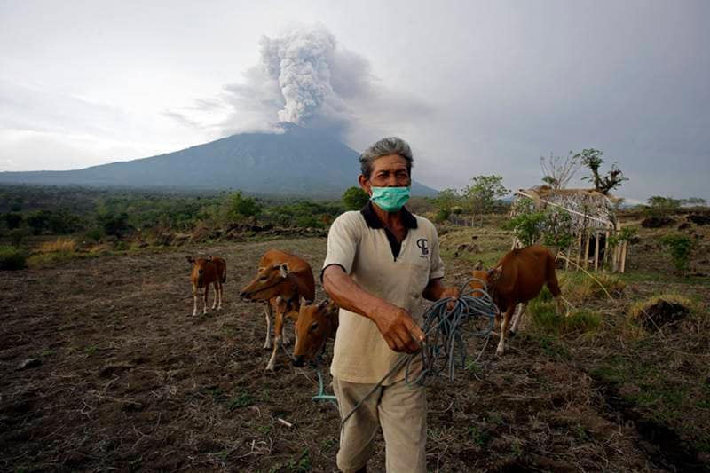 Mount Agung bali, Mount Agung live, Mount Agung volcano eruption, agung volcano, agung mountain, volcano in bali, Mount Agung volcano erupts in Karangasem, Mount Agung volcano, Karangasem, bali, Indonesia, Mount Agung latest